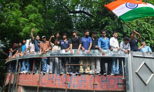 प्रदर्शनकारियों पर मुकदमा नहीं