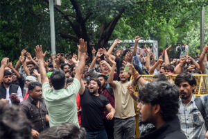भाजपा नेताओं के घर में छोटी मोटी बगावत