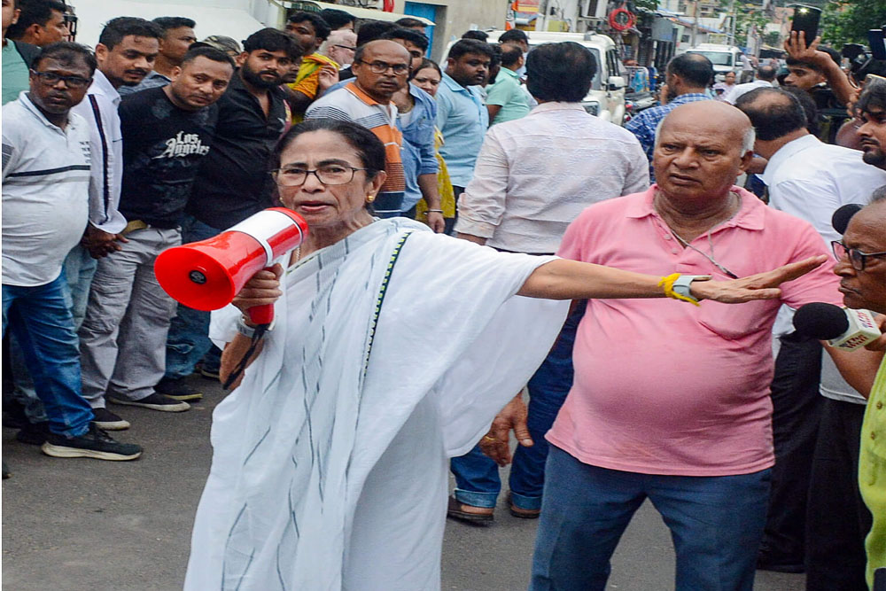 ममता ने लगाए अराजकता के आरोप