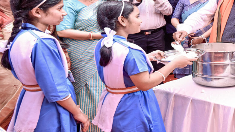 बंगाल में अलग प्रयोग चल रहा है