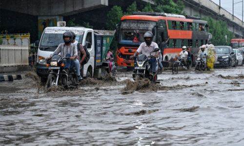 देश भर में बारिश, बाढ़ से आफत