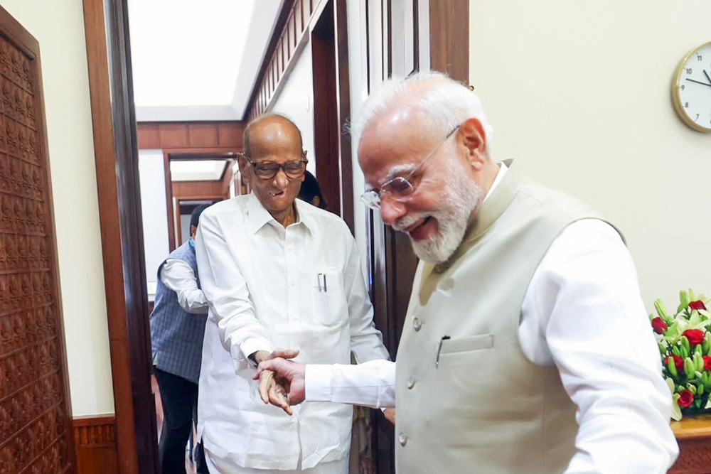 प्रधानमंत्री मोदी से मिले शरद पवार