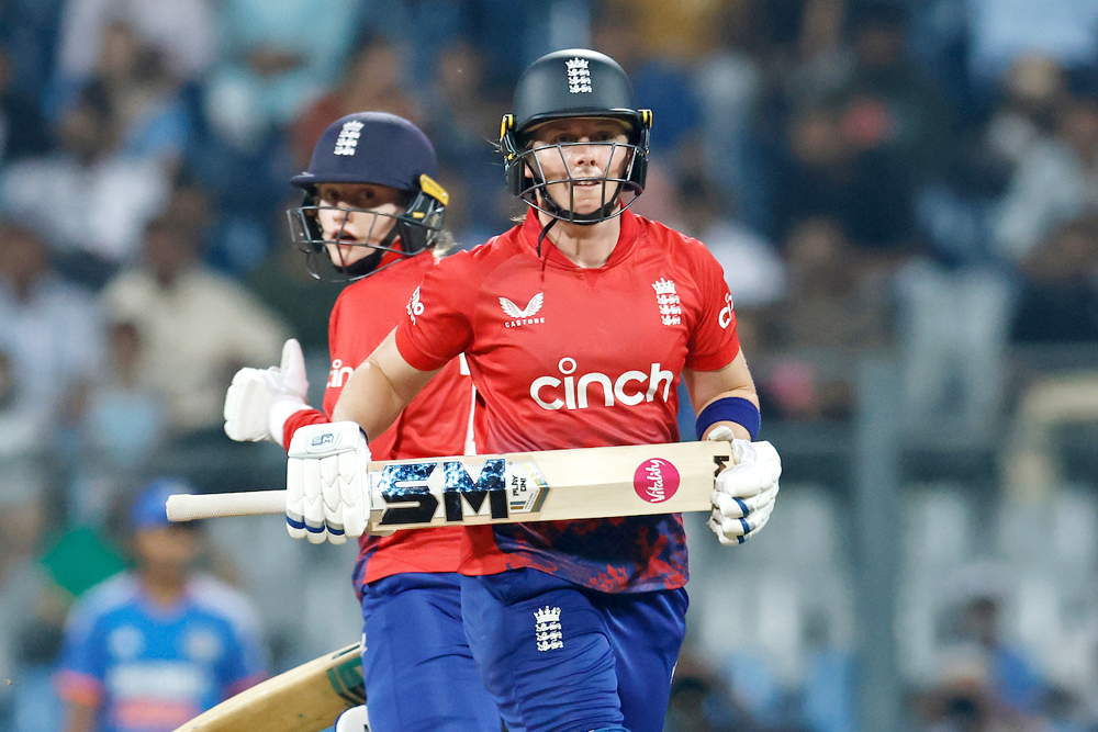 आयरलैंड के खिलाफ़ वनडे सीरीज़ के लिए डीन इंग्लैंड की कप्तान नियुक्त
