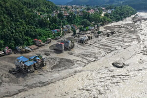 नेपाल में अचानक आई बाढ़ में बंगाल के 32 लोग लापता