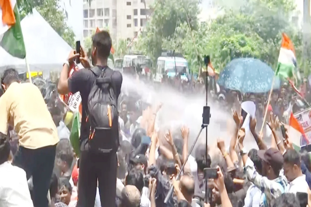 विधानसभा घेराव के दौरान छात्रों पर लाठीचार्ज, वाटर कैनन और आंसू गैस के गोले छोड़े
