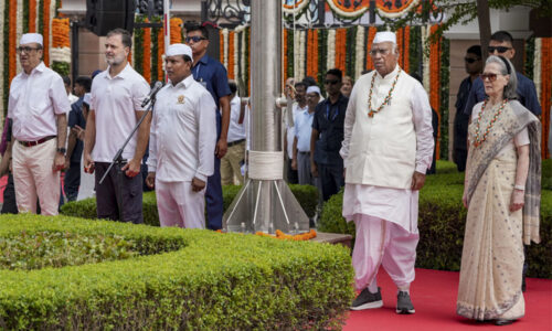 भाजपा ने सोनिया पर ‘वंदे मातरम्’ को लेकर आपत्ति का आरोप लगाया