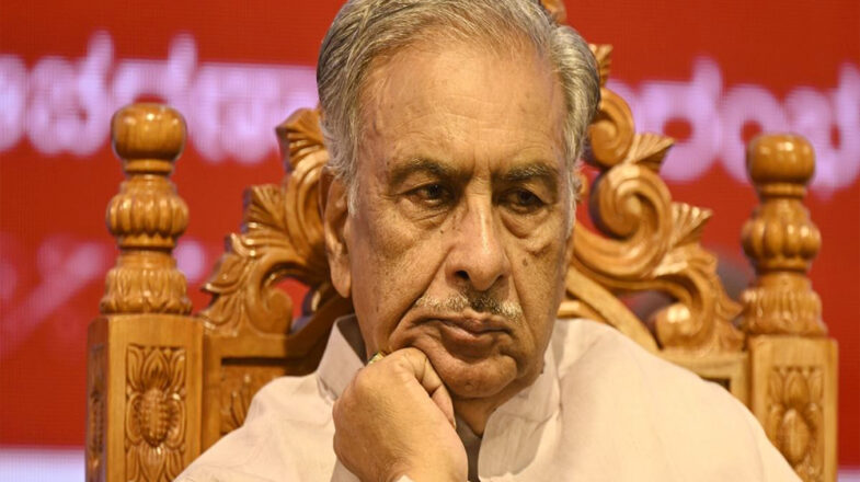 होराट्टी ने स्वेच्छा से अपने पद से इस्तीफा दिया