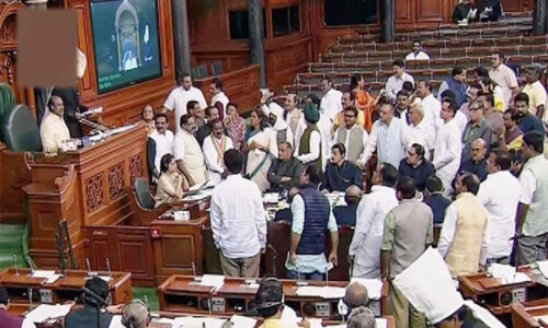 हंगामे के कारण लोक सभा की कार्यवाही दिन भर के लिए स्थगित