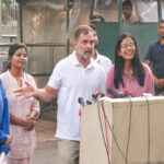 प्रदर्शनकारियों के साथ राहुल की प्रेस कॉन्फ्रेंस