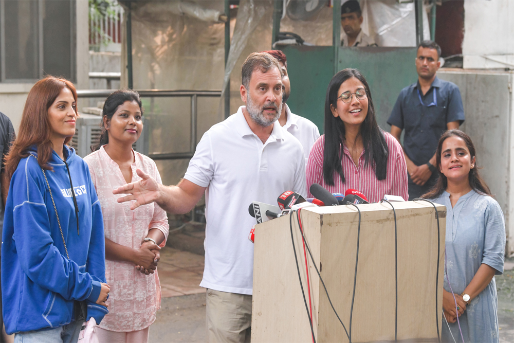 प्रदर्शनकारियों के साथ राहुल की प्रेस कॉन्फ्रेंस