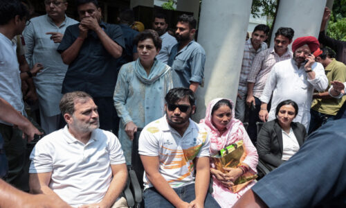 राहुल का पैलेट गन मामले में प्राथमिकी दर्ज करने को लेकर धरना