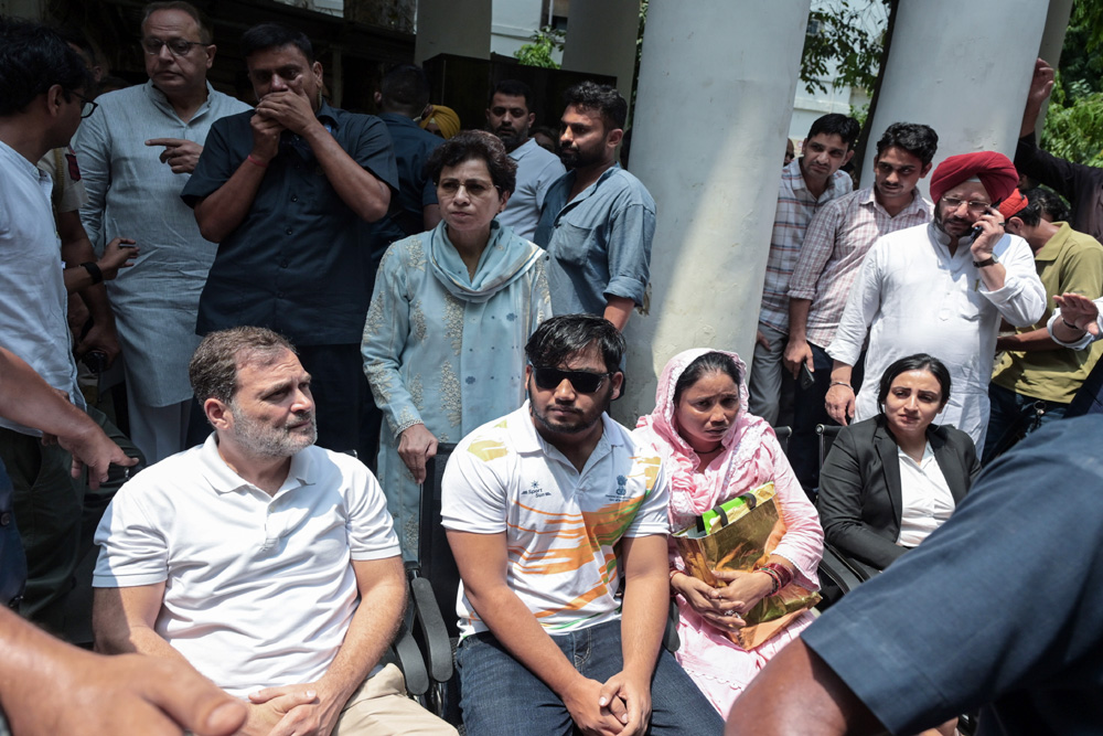 राहुल का पैलेट गन मामले में प्राथमिकी दर्ज करने को लेकर धरना