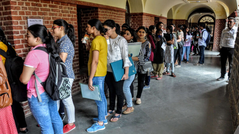 दिल्ली विश्वविद्यालय में अंक के आधार पर दाखिला