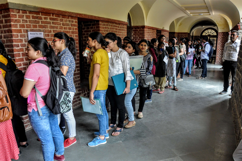 दिल्ली यूनिवर्सिटी में सैकड़ों सीटें खाली हैं