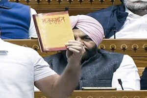 आओ, मनुस्मृति जलाएं!