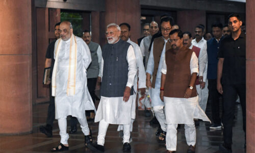 जो मोदी से मिला वह मंत्री बनेगा!