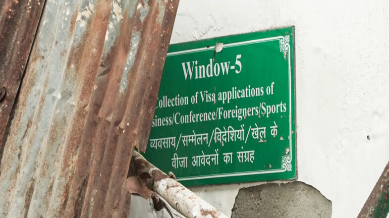 पाक उच्चायोग के सामने अवैध निर्माण तोड़े गए
