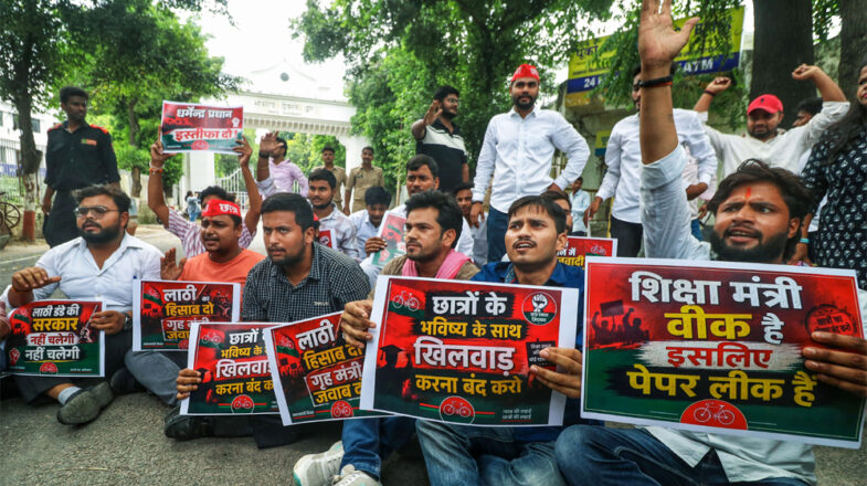 अपढ़, कुपढ़ लोगों के हाथ में शिक्षा