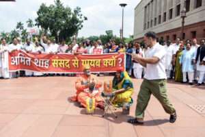 चढ़ावा चोरी का नाटक फायदा करेगा या नुकसान