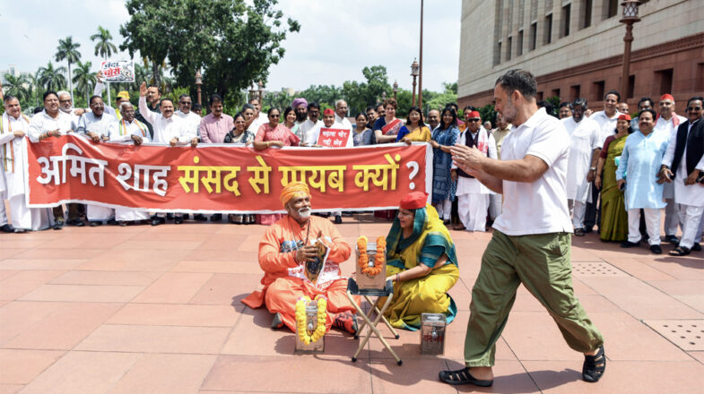 संसद में विपक्ष का नुक्कड़ नाटक