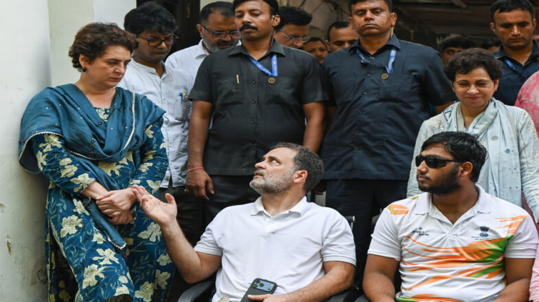 एफआईआर के लिए राहुल का धरना