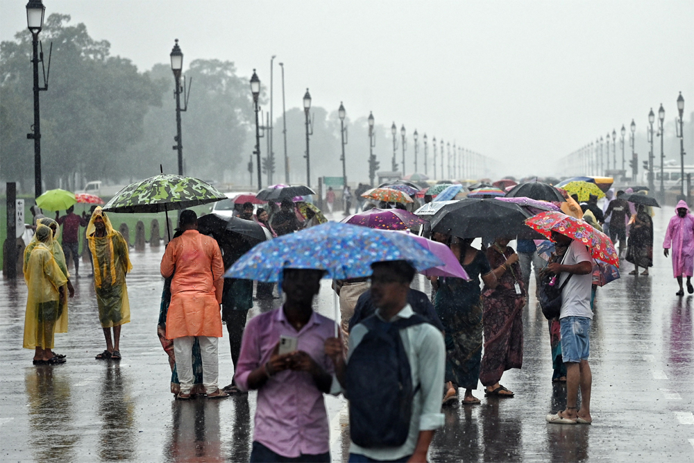 बारिश में ठहर गया दिल्ली, एनसीआर