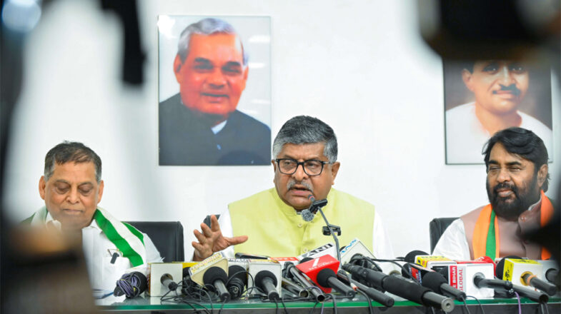 रविशंकर प्रसाद ने इतनी देर से सफाई क्यों दी?