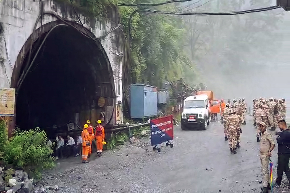 उत्तराखंड के टनल में पानी भरा, सात की मौत