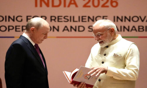 पुतिन से मिले मोदी, आर्थिक, रक्षा, ऊर्जा और बुनियादी ढांचे के क्षेत्र में सहयोग पर हुई चर्चा