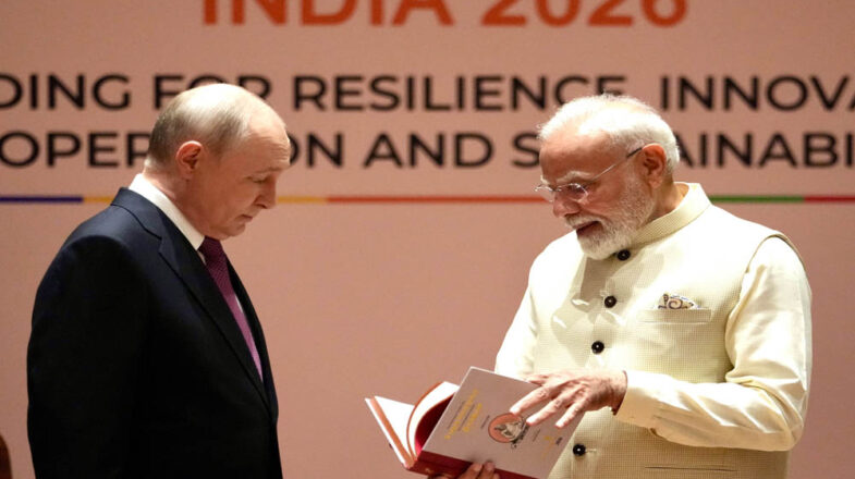 पुतिन से मिले मोदी, आर्थिक, रक्षा, ऊर्जा और बुनियादी ढांचे के क्षेत्र में सहयोग पर हुई चर्चा