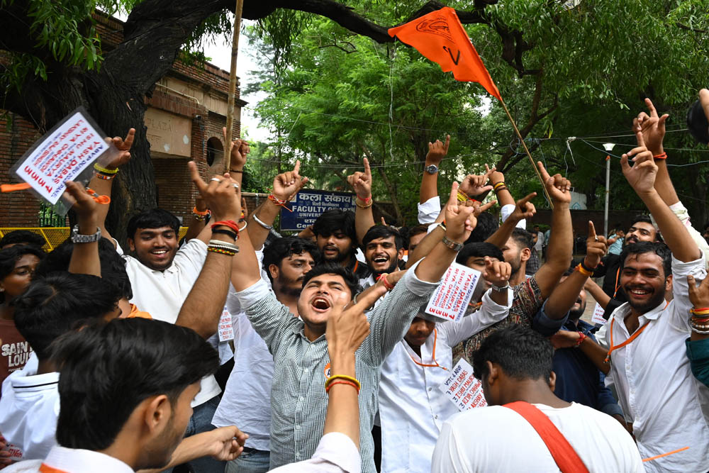 डूसू चुनाव: 15वें दौर की मतगणना के बाद अध्यक्ष पद पर अभाविप के यश डबास आगे
