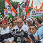 कर्नाटक में कांग्रेस कार्यकर्ताओं ने एसआईआर के खिलाफ प्रदर्शन किया, सीईसी का इस्तीफा मांगा