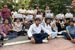 महिलाओं की सुरक्षा की मांग को लेकर डीयू की छात्राओं ने मार्च निकाला