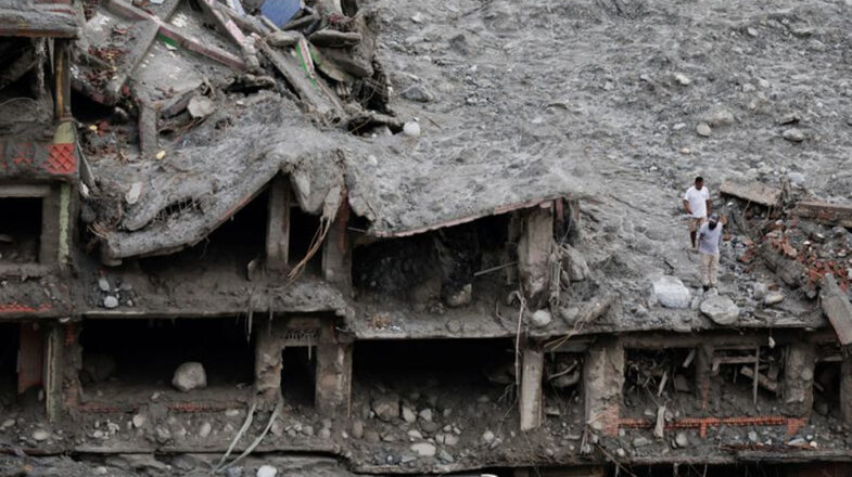 नेपाल में बाढ़ से मरने वालों की संख्या बढ़कर 1,344 हुई, करीब 4,900 लोग अब भी लापता