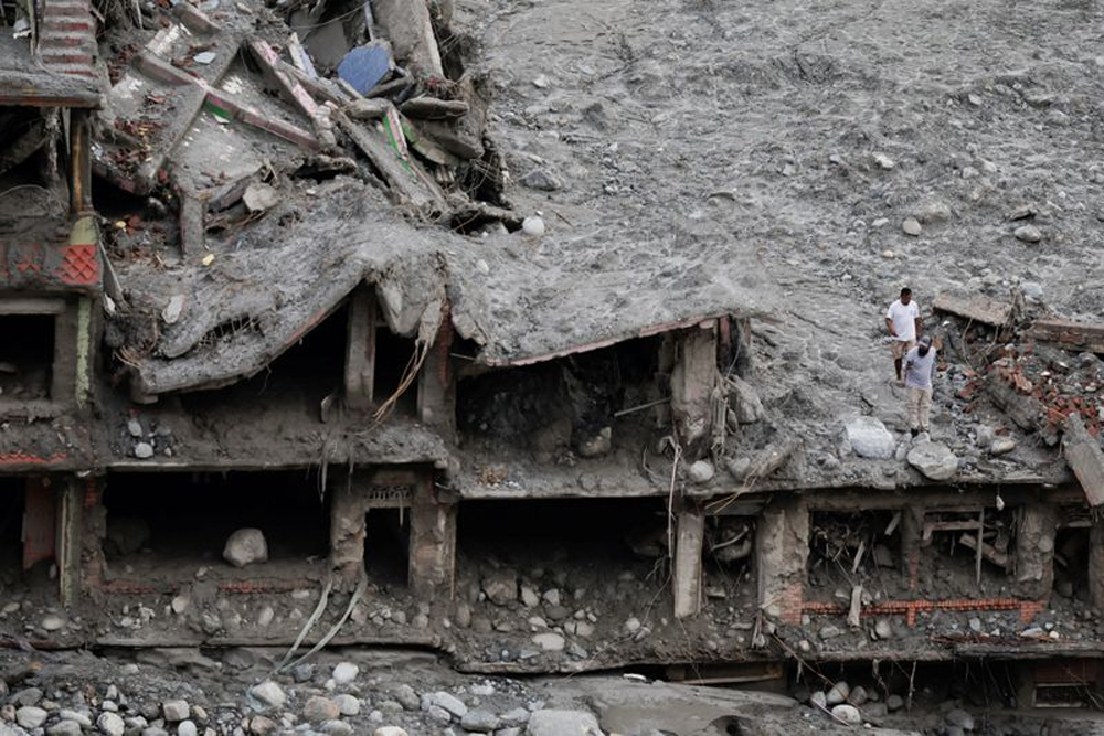 नेपाल में बाढ़ से मरने वालों की संख्या बढ़कर 1,344 हुई, करीब 4,900 लोग अब भी लापता
