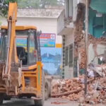 सहारनपुर जिला कलेक्ट्रेट परिसर में स्थित अवैध मस्जिद को गिराया गया