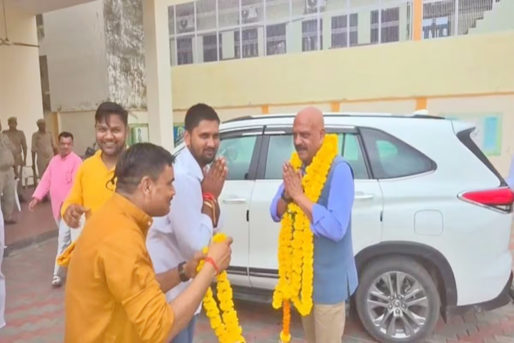 श्री राम जन्मभूमि तीर्थ क्षेत्र ट्रस्ट के पहले सीईओ जितेंद्र मिश्रा अयोध्या पहुंचे