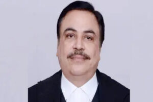 महेश चंद्र त्रिपाठी बॉम्बे उच्च न्यायालय के मुख्य न्यायाधीश के रूप में शपथ ली