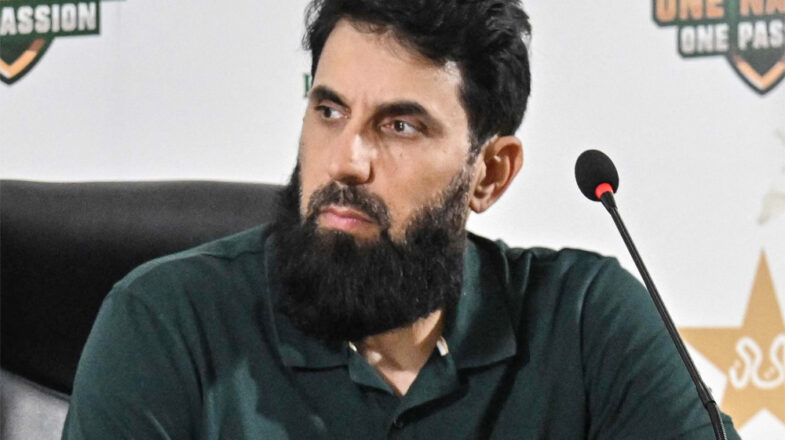 टेस्ट टीम में बदलाव के बाद मिस्बाह-उल-हक ने पाकिस्तान के चयनकर्ता के पद से इस्तीफा दिया