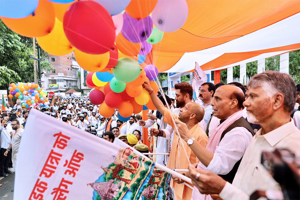 मोदी के जन्मदिन पर एनडीए की एकता का प्रदर्शन