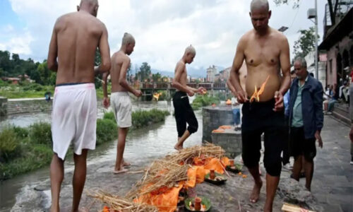 नेपाल में लापता अपनों की वापसी की उम्मीद टूटी, परिजनों ने किए प्रतीकात्मक अंतिम संस्कार