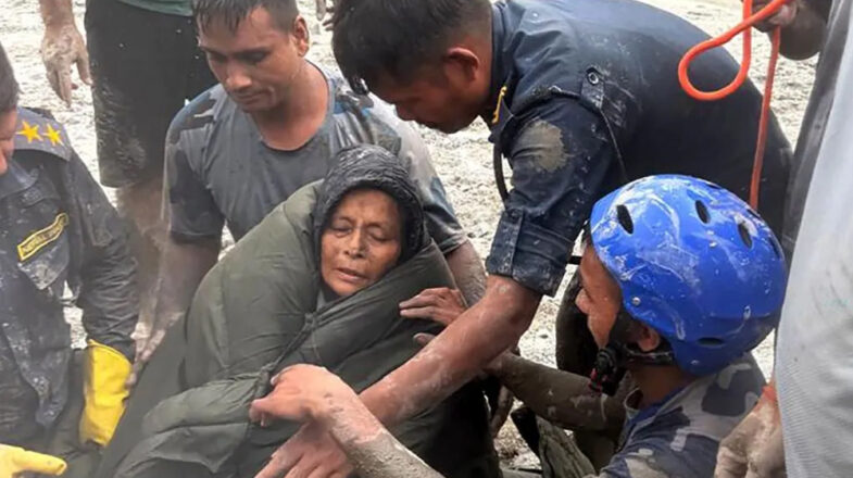 नेपाल त्रासदी : मलबे में दबे मकान में फंसी महिला को 10 दिन के बाद बचाया गया