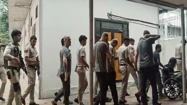 अमेरिकी दबाव में आतंकवादी छोड़े!