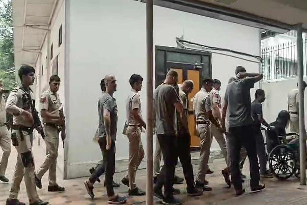 अमेरिकी दबाव में आतंकवादी छोड़े!