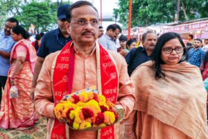किसको पसंद नहीं हैं दिनेश शर्मा?