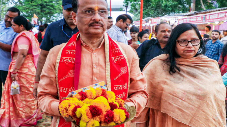 किसको पसंद नहीं हैं दिनेश शर्मा?