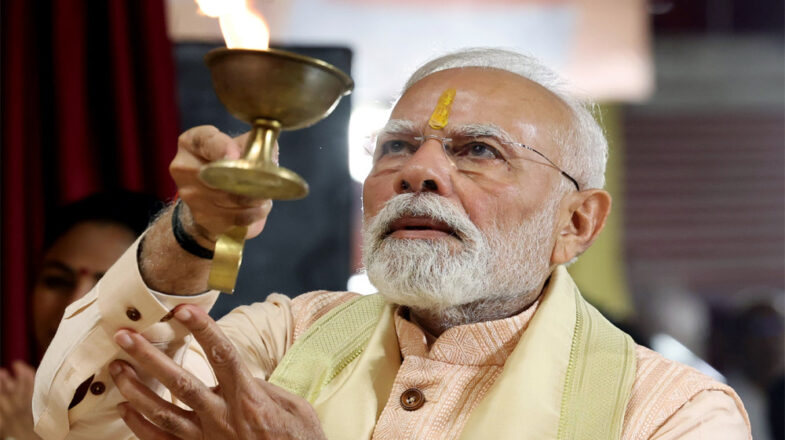 दीया गरीब जलाए, रोशनी अमीर ले जाए