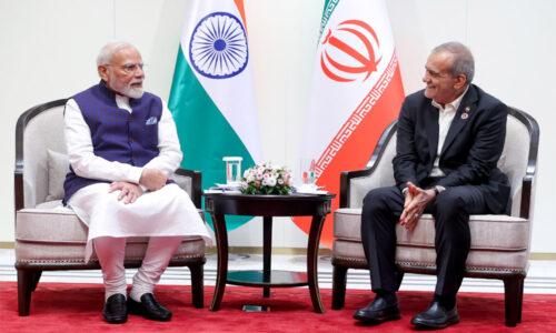 ईरान के राष्ट्रपति से मिले मोदी