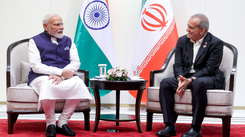 ईरान के राष्ट्रपति से मिले मोदी