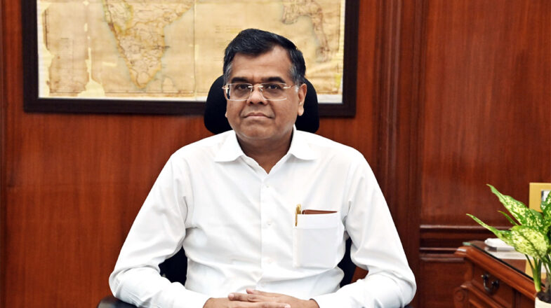 तो कैबिनेट सचिव किसके अधीन?